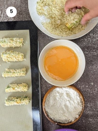 Step3: Dredging the zucchini in the breadcrumbs mixture.