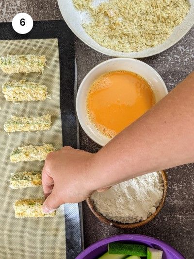 Step4: Place the zucchini wedge on the baking tray.