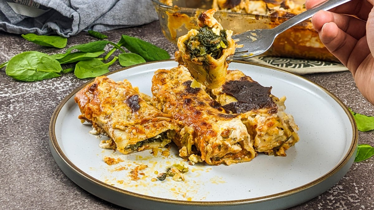 Spinach and Feta Cheese Cannelloni With White Sauce | Mamazilla