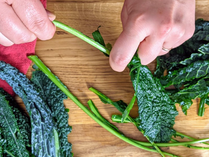 How to remove stems for cavolo nero leaves.