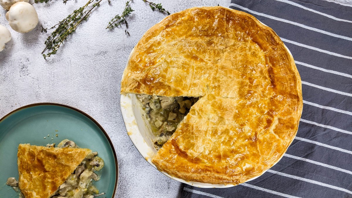 Easy Celery, Mushroom And Chicken Pie With Puff Pastry English Pies
