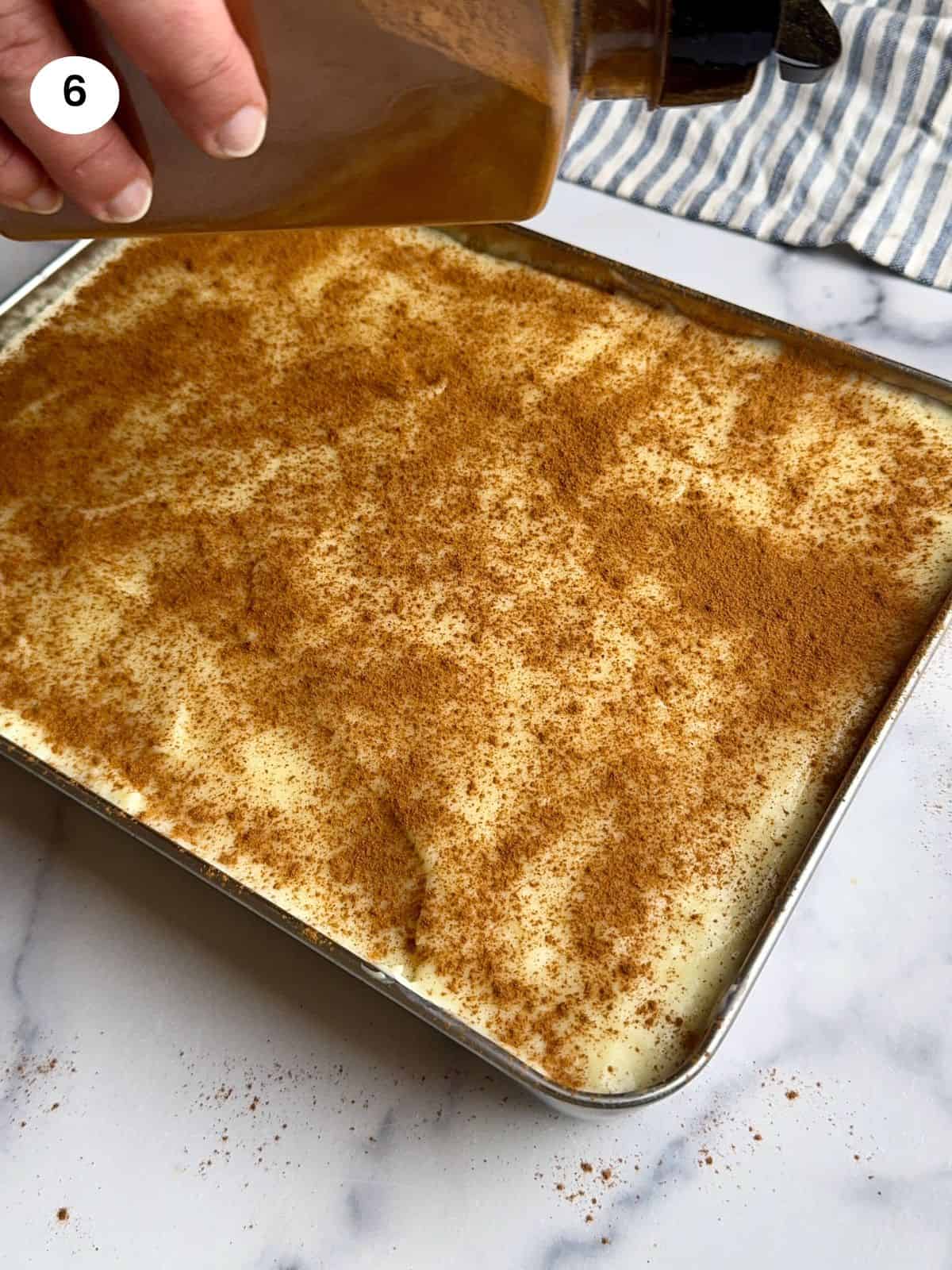 Dusting the top with ground cinnamon.