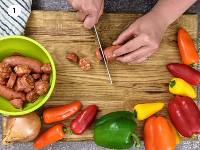 How to cut sausages for spetzofai.