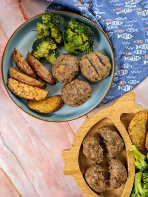 Biftekia served with wedges and broccoli for adult and toddler