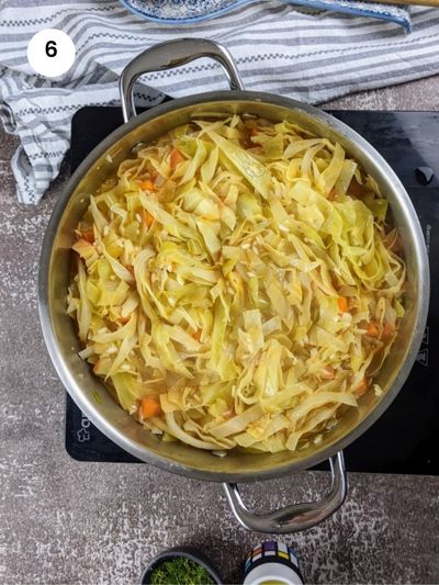 Cooked rice in the pot.