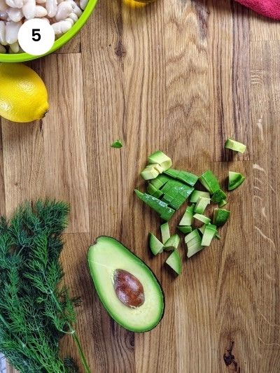 Cutting the avocado in cubes.