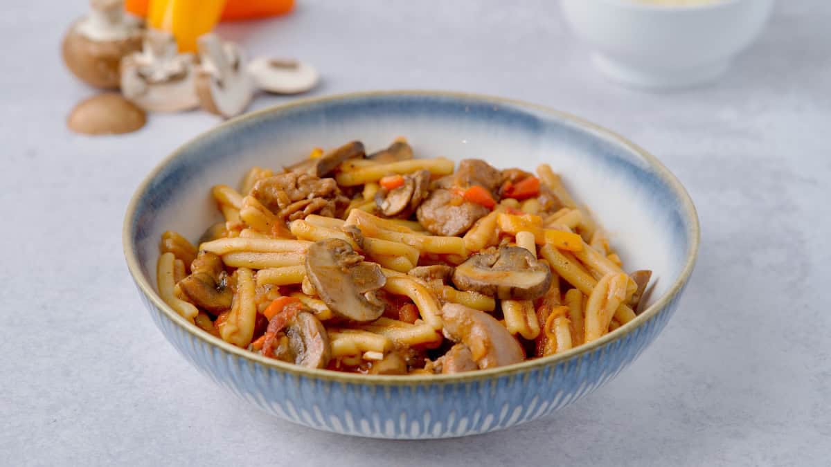 Chicken And Mushroom Pasta With Tomato Sauce | Mamazilla