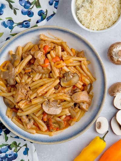 Chicken And Mushroom Pasta With Tomato Sauce | Mamazilla