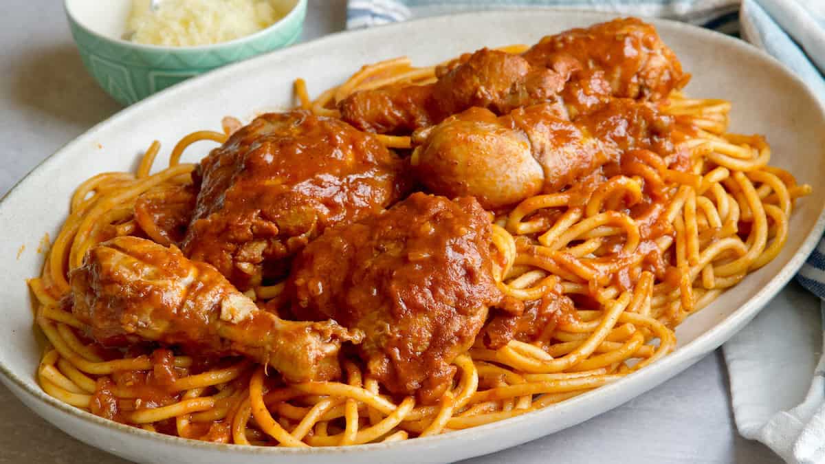 Served chicken with pasta in a platter.