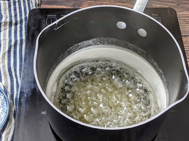 Boiling syrup shows that it's ready