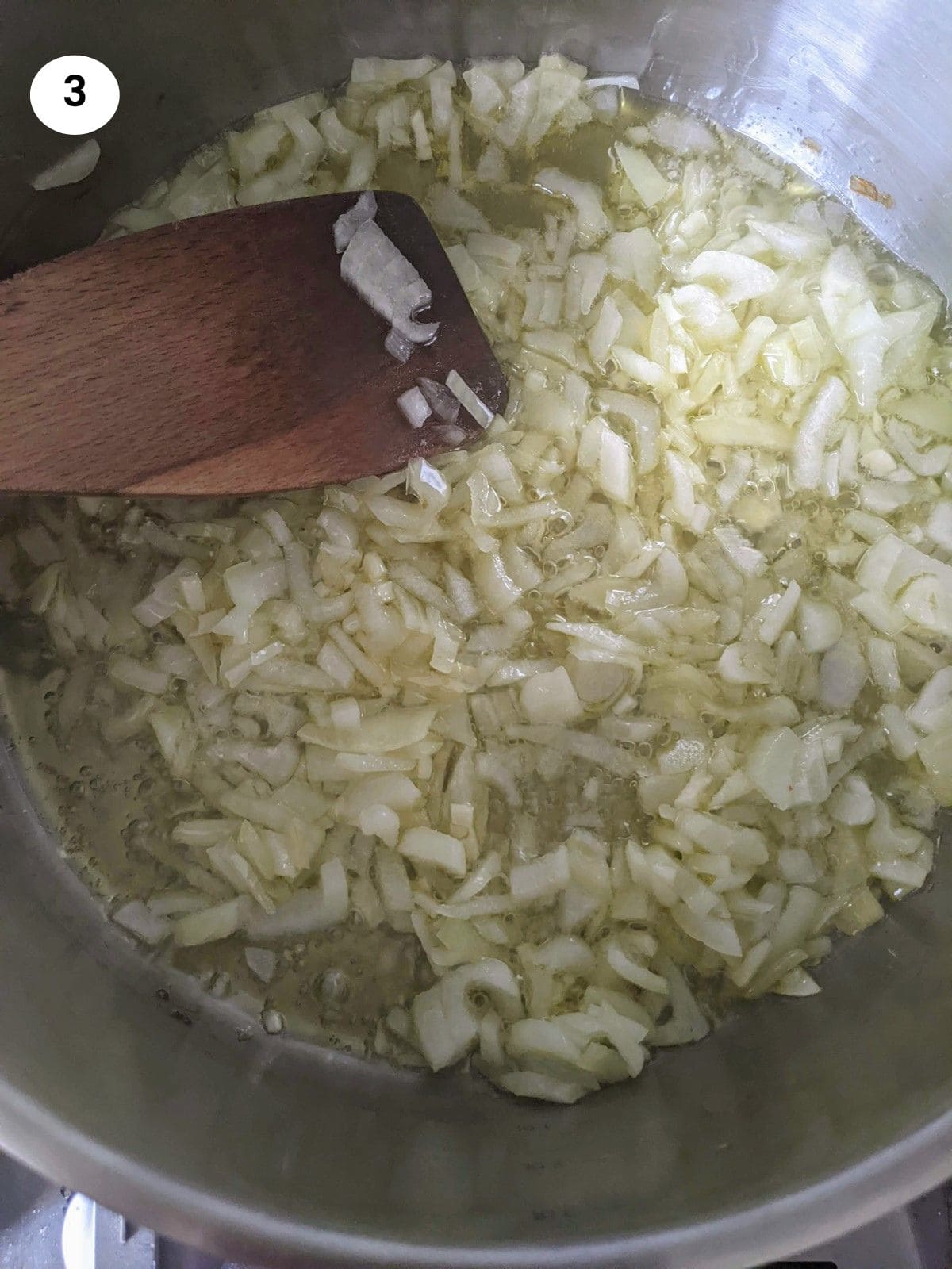 Saute onion for spinach stew with rice