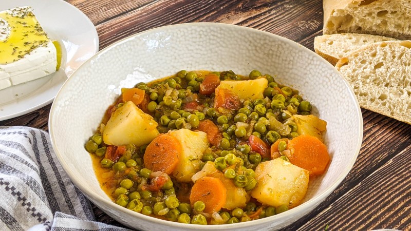 Peas, carrots and potatoes stew served in a bowl Peas, carrots and potatoes stew served in a bowl.
