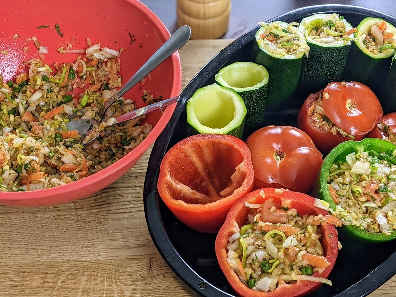 Add bulgur wheat filling in tomatoes, peppers and zucchinis.