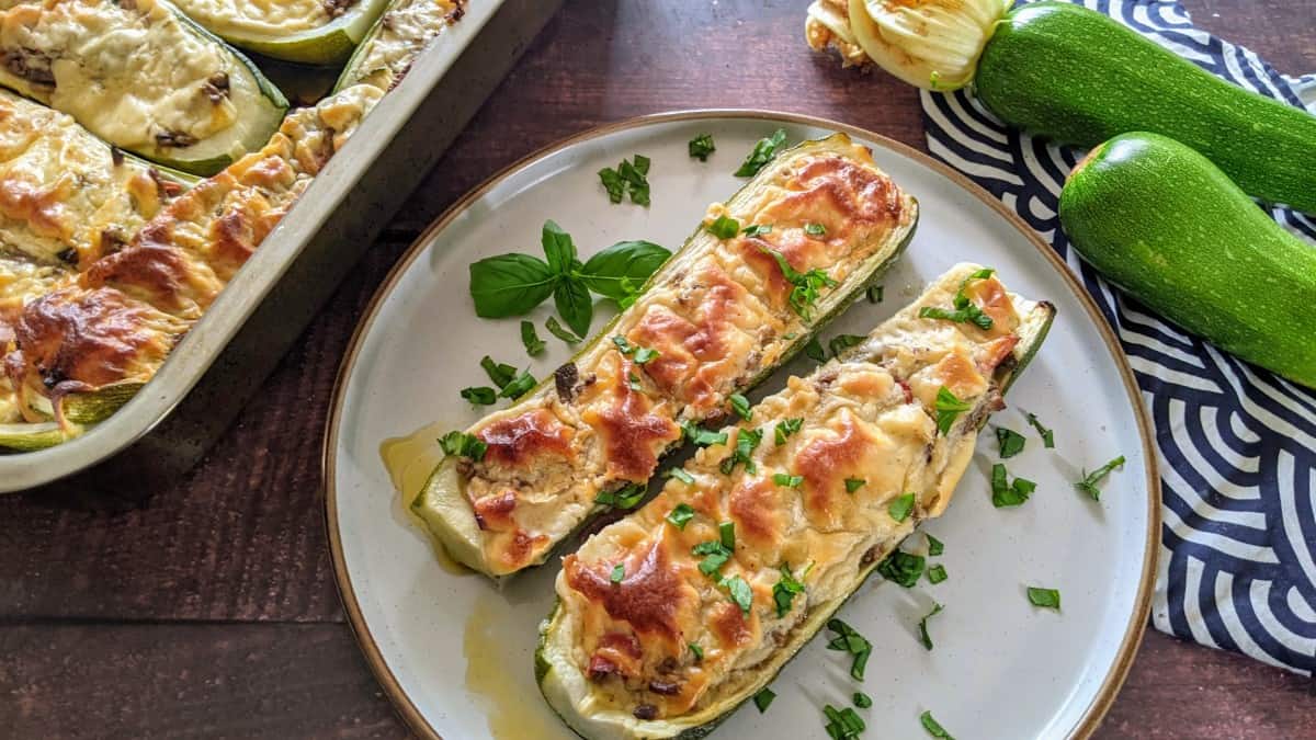 Recipe for Stuffed Zucchini Boats With Ground Beef and Bechamel Sauce On Top